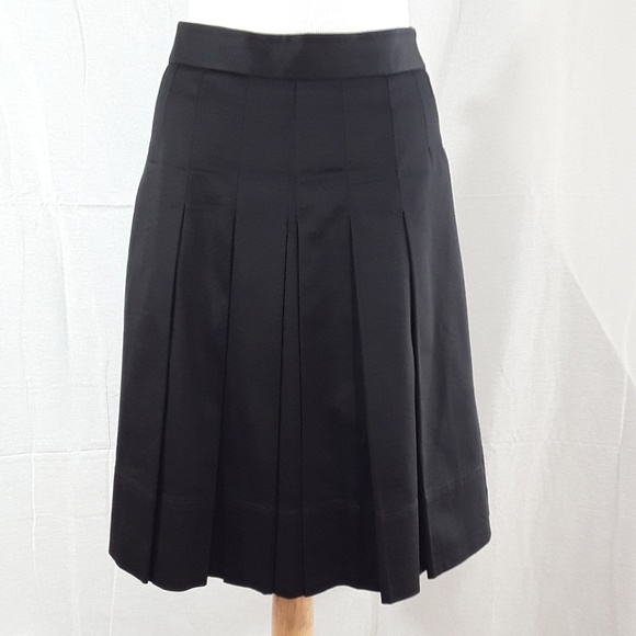 LOFT Dresses & Skirts - LOFT black pleated elegant skirt